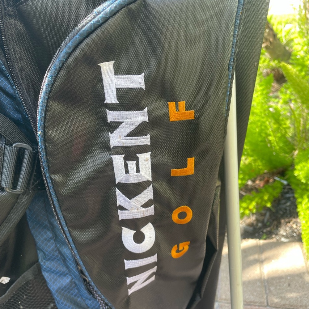 Nickent golf stand bag 
With club divider and double shoulder strap